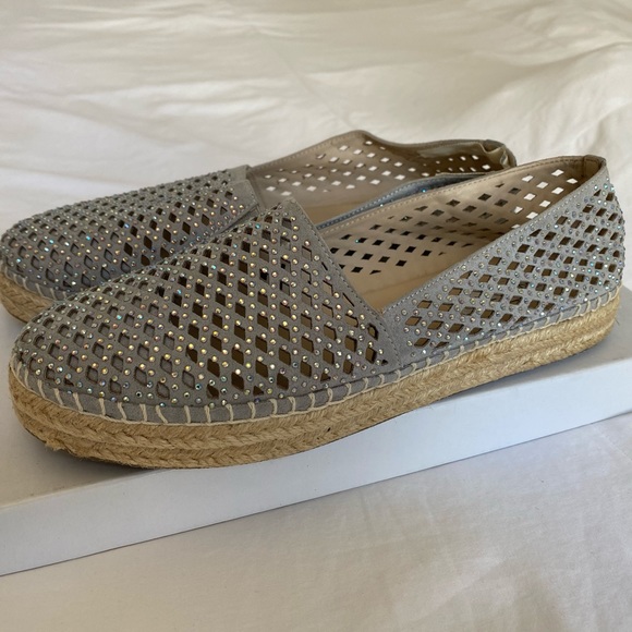 Steve Madden PRETTY Grey Multi Flats (size 7.5) - Picture 1 of 6